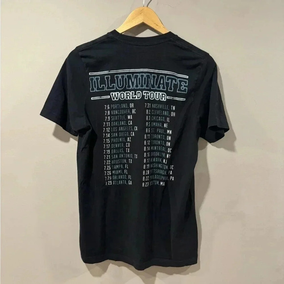 Shawn Mendes Illuminate World Tour Concert T-Shirt - Picture 2 of 5